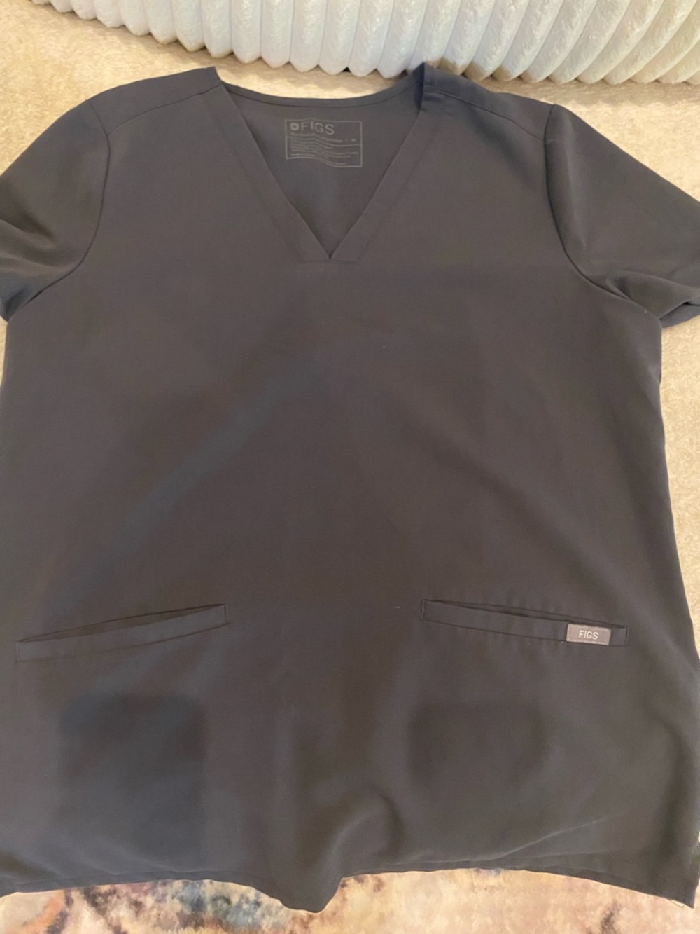 Figs Women’s Dark Gray Scrub Set with Red Drawstring - Picture 3 of 3